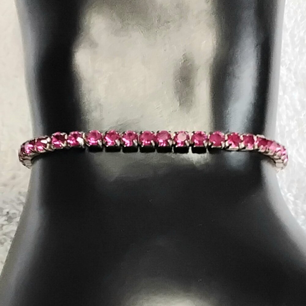 3/$20 6 1/2" Beautiful Pink Stretchy Tennis Bracelet Quality Costume Jewelry!!